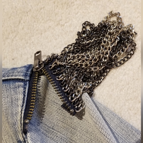 Guess, size M jean jacket - Picture 5 of 11